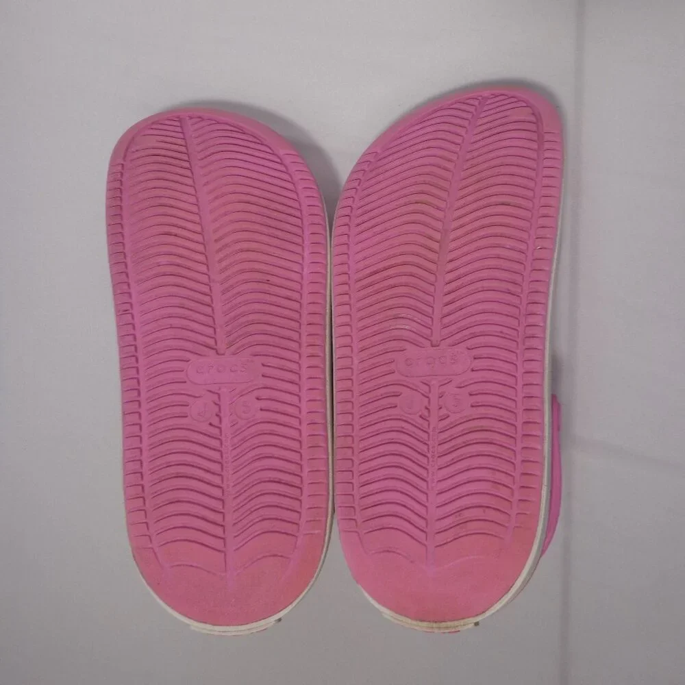 Crocs Clogs Pink Off Court Size J5 (Youth size 5, Women's Size‎ 7)